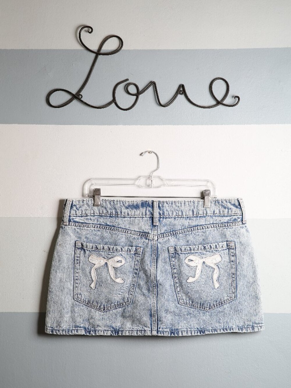 HOLLISTER Y2K Low-Rise Bow Applique Denim Mini Skort